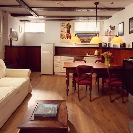 Bed & Breakfast Realeneiland 2*