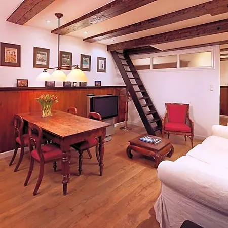Bed & Breakfast Realeneiland 4*