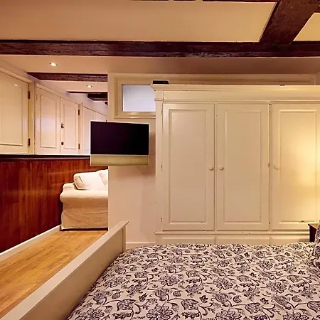 Bed & Breakfast Realeneiland 4*